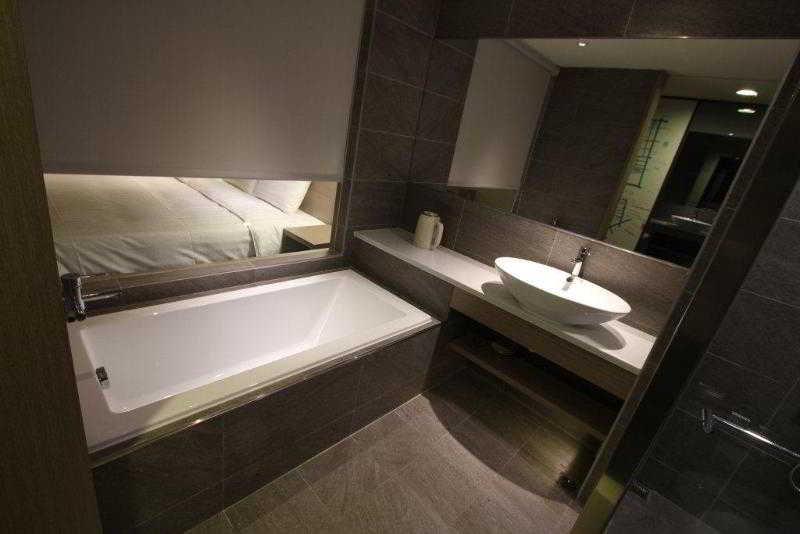 โรงแรมชายอิน - ตงเหมิน ไทเป ภายนอก รูปภาพ